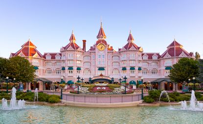 Disneyland Paris Hotel pink exterior
